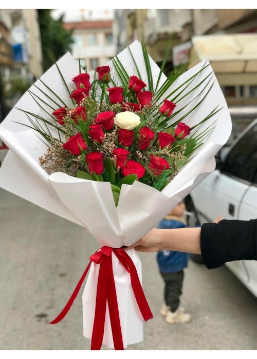 Zarafetin dansı kırmızı&beyaz gül bir arada❤